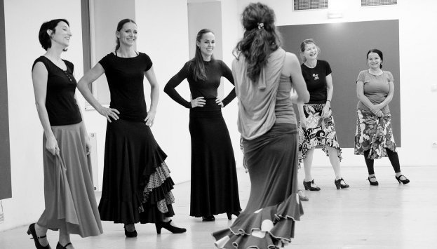 Flamenco pro mírně a středně pokročilé - Bata de cola