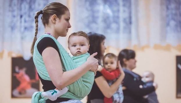 Latino Mums - latinskoamerické tance pro maminky s dětmi v šátku (Praha)