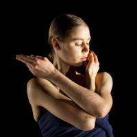 Contemporary dance: kontaktní improvizace a duety (all levels)